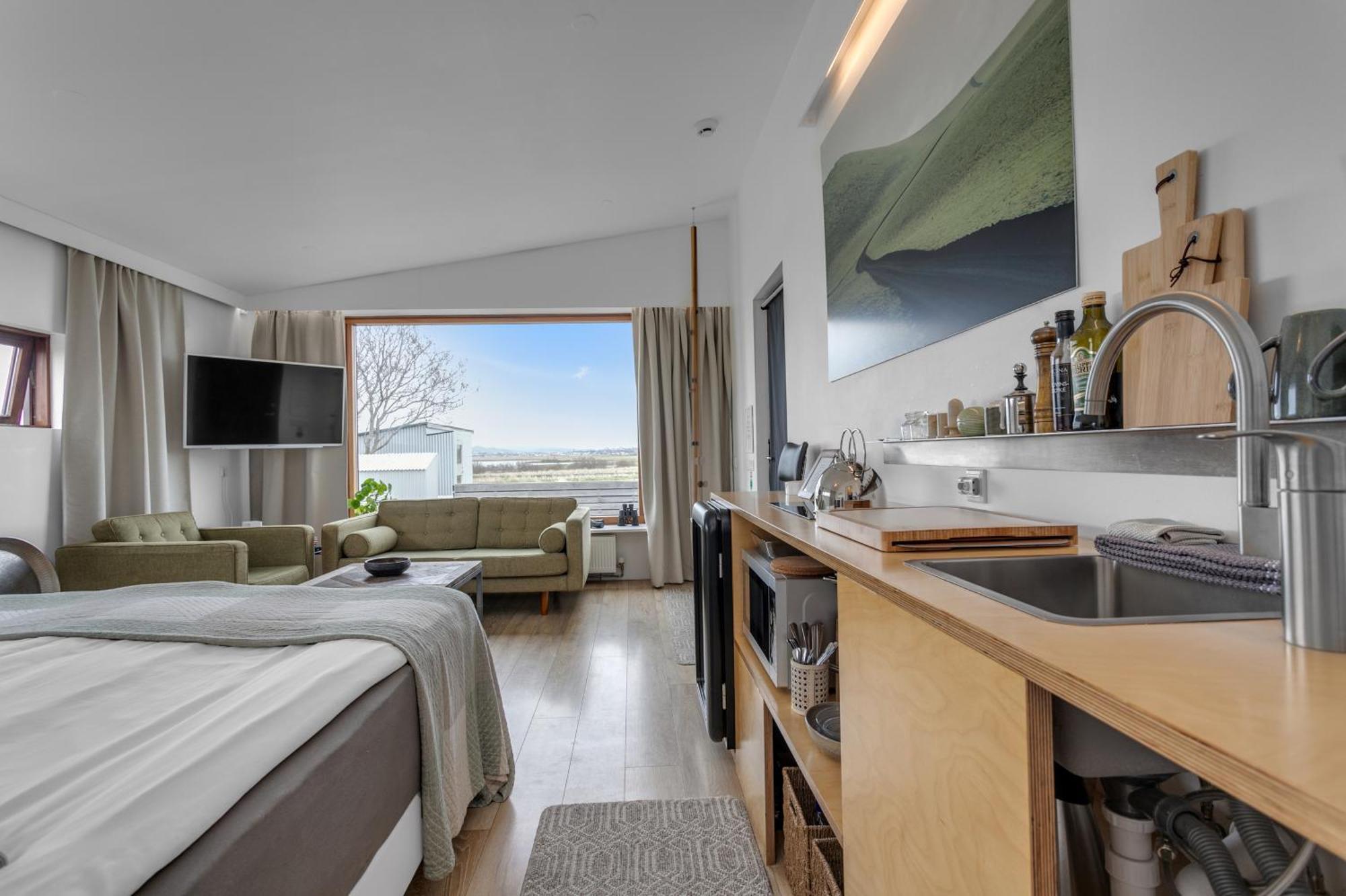 Eyvindarholt Guesthouse Álftanes Екстериор снимка