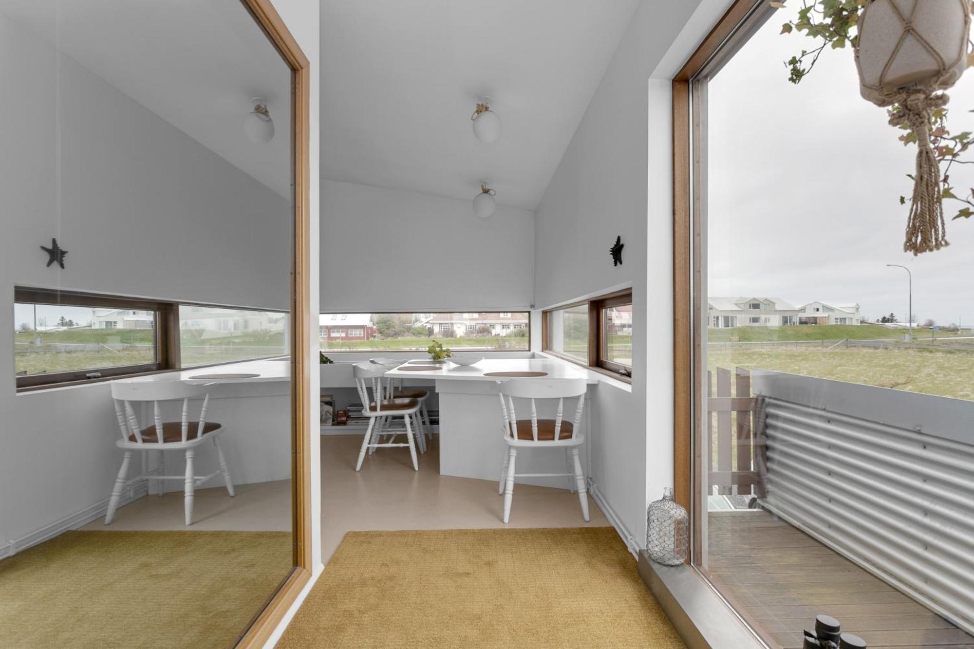 Eyvindarholt Guesthouse Álftanes Екстериор снимка